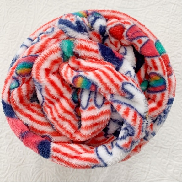 Minnie Mouse Supersoft Plush Throw (5' x 6') - Picture 3 of 3